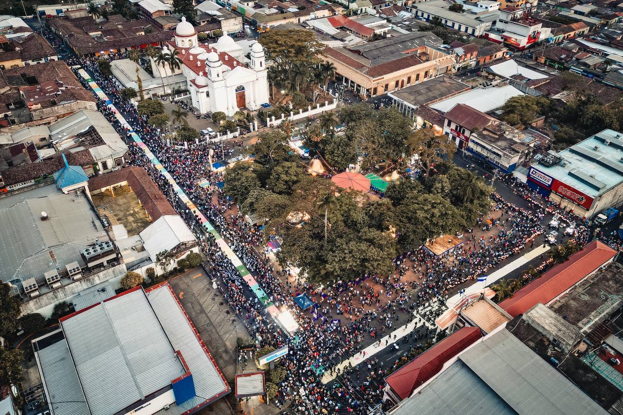 sonsonate-realiza-la-alfombra-mas-grande-en-el-salvador